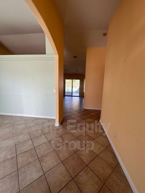 Building Photo - 2409 N Linda Vista St