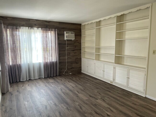 Living Room - 454 S Oakhurst Dr