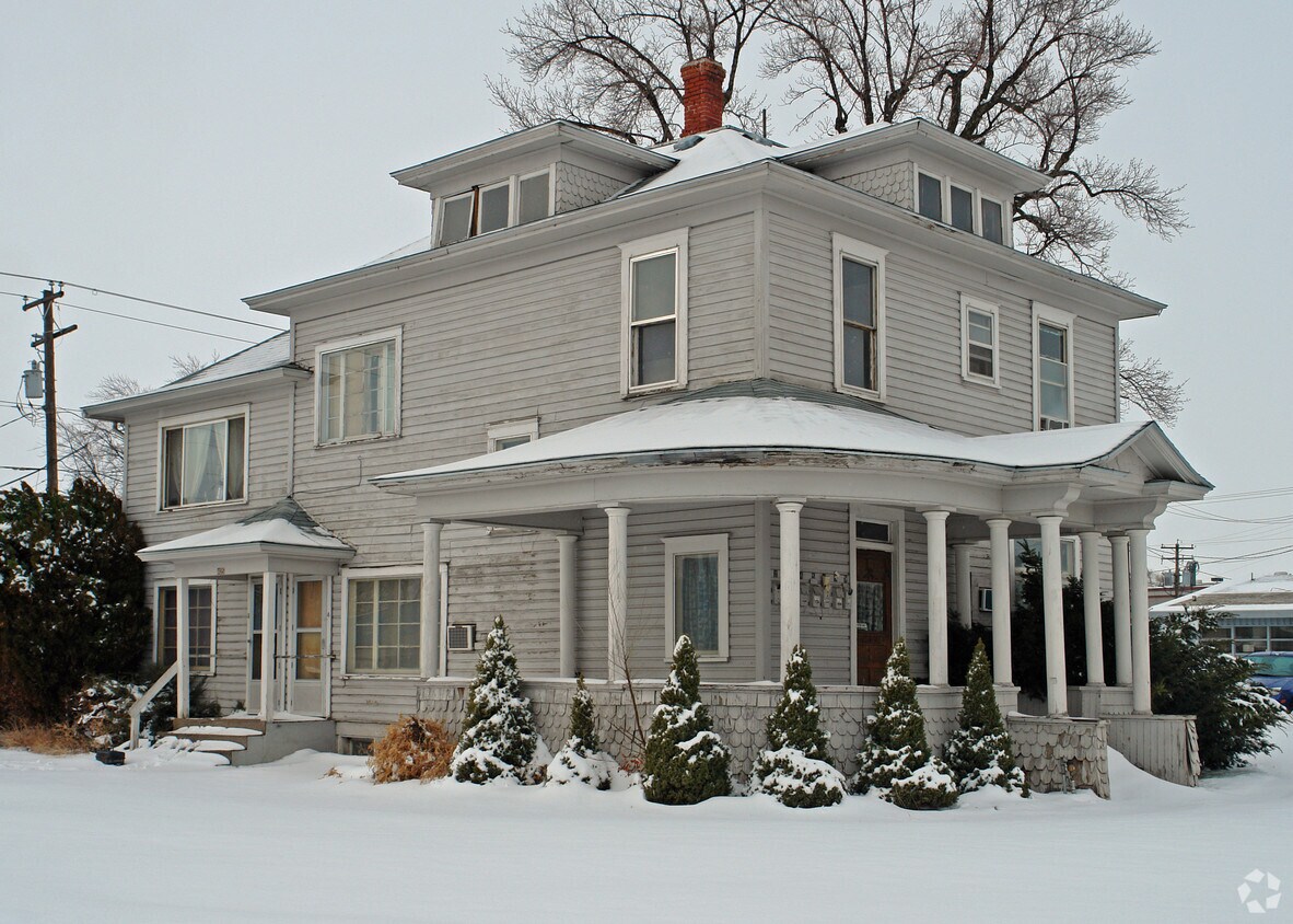 Building Photo - 405 N 2nd E