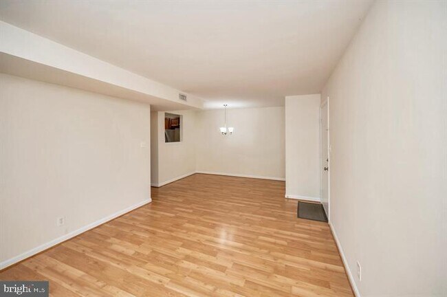 Foto del edificio - 100 Buckingham Ln