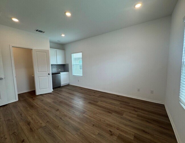 Foto del edificio - 208 Otter Rd