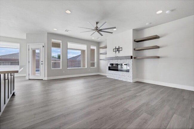 Building Photo - 2579 S Wilson Dr