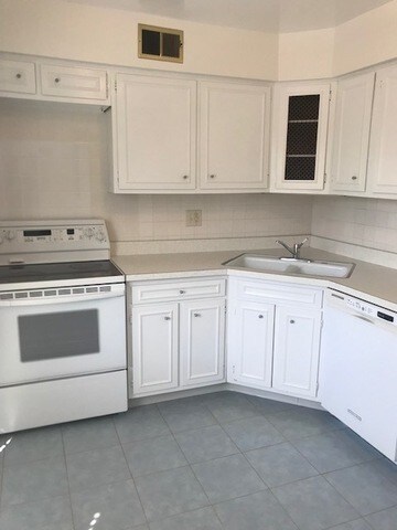 Foto del edificio - 715 Ridge Rd