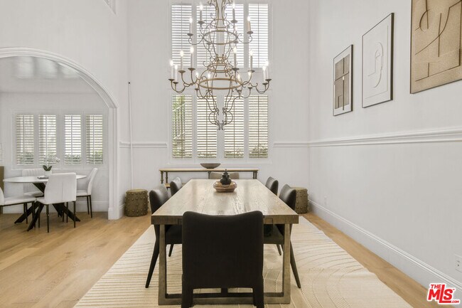 Foto del edificio - 11974 Mayfield Ave