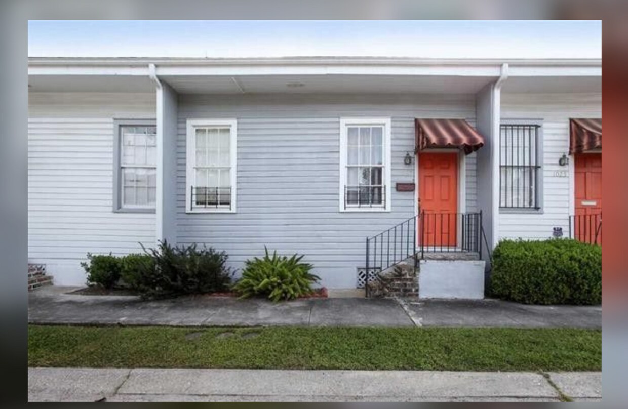 Primary Photo - 1027 Austerlitz St