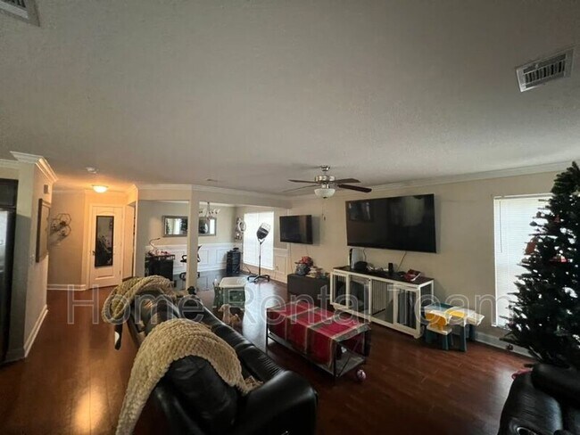 Building Photo - 219 Grandview Dr