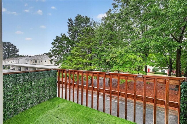 Foto del edificio - 226 High Creek Dr
