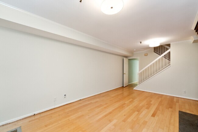 Foto del edificio - 3246 Grace St NW