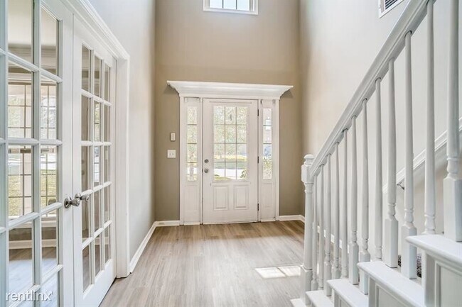 Building Photo - 6 br, 3 bath House - 82 Victoria Heights P...