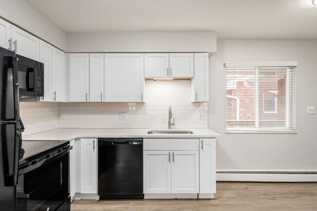 Foto del edificio - 639 Riverview Dr