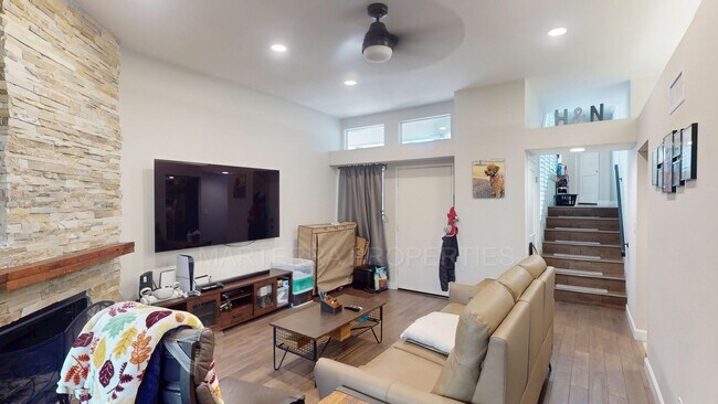 Foto del edificio - Beautiful 2-Bedroom/2-Bathroom Townhome