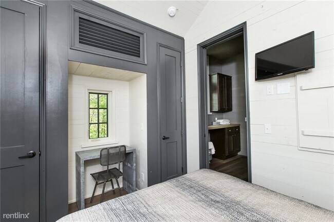 Foto del edificio - 2 br, 2 bath Condo - 87 Kingstown Rd Unit TH1