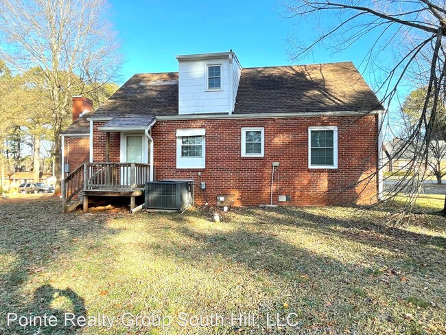 Building Photo - 3 br, 1 bath House - 1006 Grove Ave.