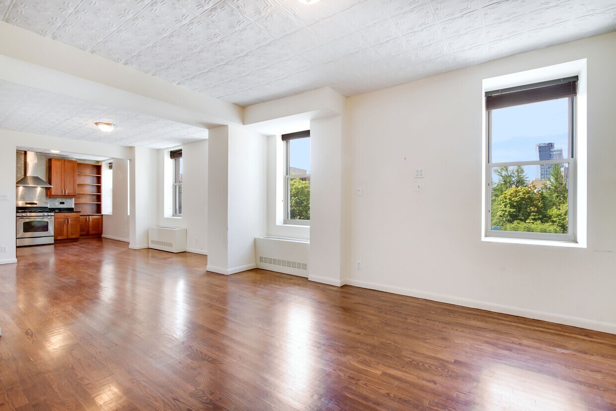 Foto principal - 240-242 E Houston St