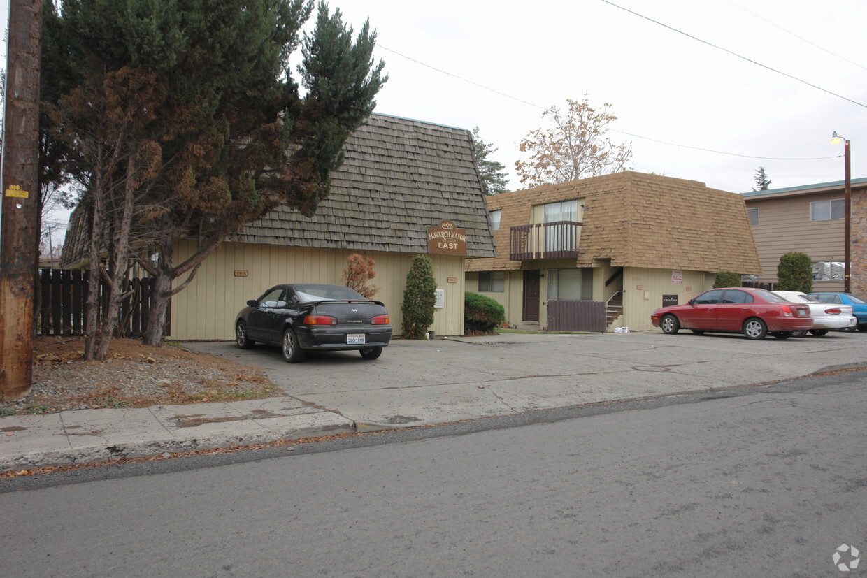 Building Photo - Monarch Manor Apartments