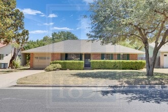 Building Photo - 8701 Clarewood Dr