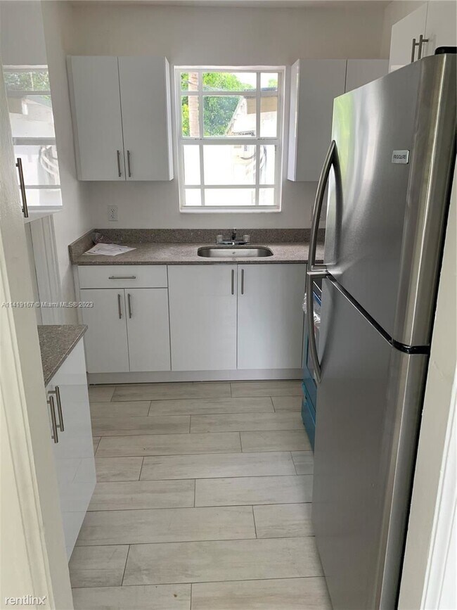 Foto del edificio - 2 br, 1 bath House - 2003 SW 25th St