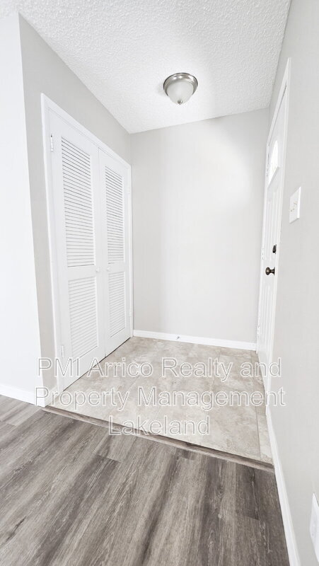 Foto del edificio - 6576 Sweetbriar Ln