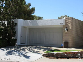 Building Photo - 5849 Mira Serena Dr