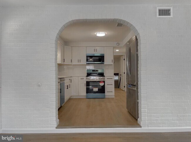 Foto del edificio - 7203 Westchester Dr
