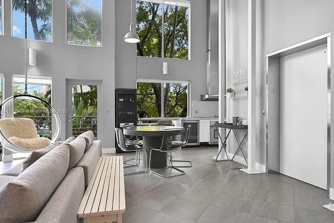 Building Photo - 900 4th St