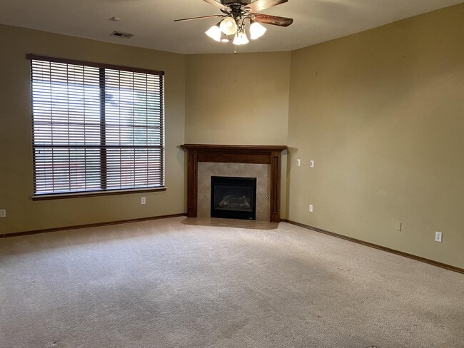 Building Photo - 636 SW 159th St