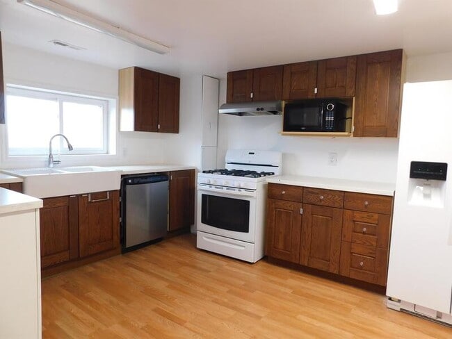 Building Photo - 875 W Doxey St