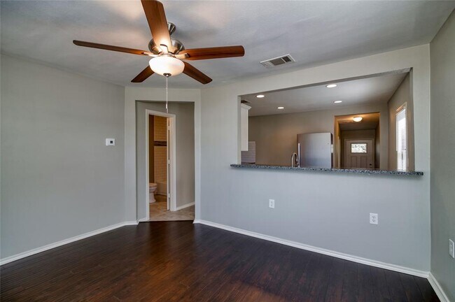 Foto del edificio - 4523 Rockwood Dr