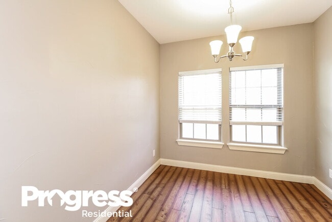 Foto del edificio - 1219 Saturn Dr