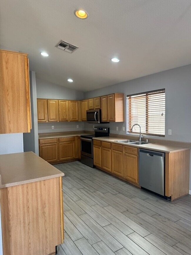 Foto del edificio - Chandler 4 bed 2 bath