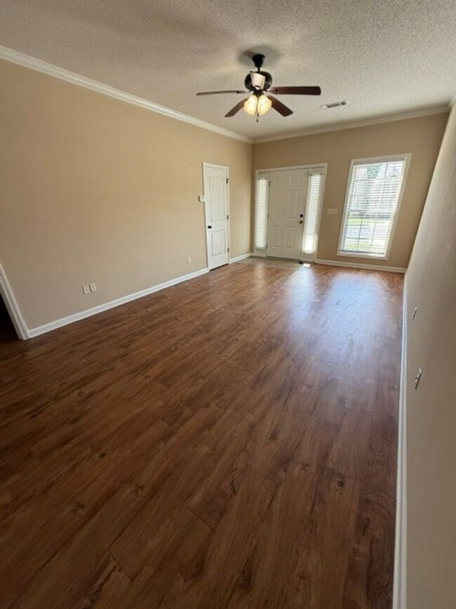Foto del edificio - Charming 3 bedroom 2 bath home available now