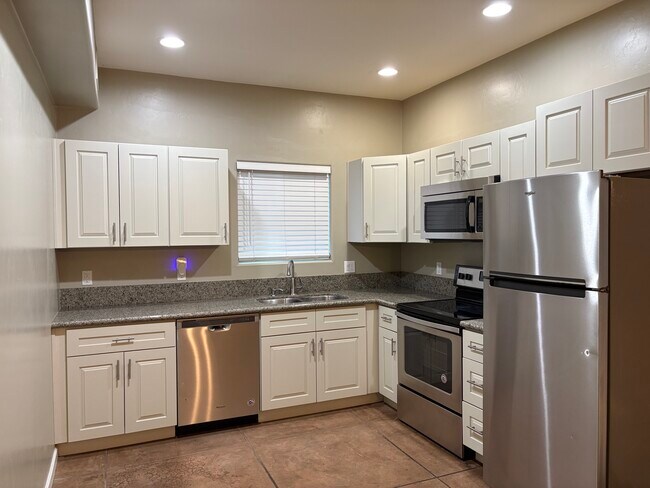 Foto del edificio - 3623 E Bellevue St