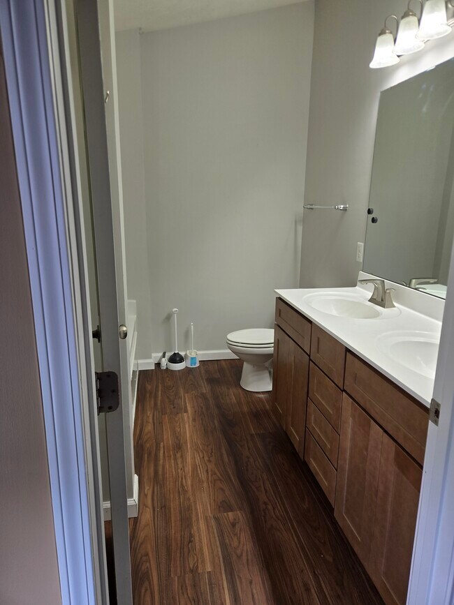 Master bathroom - 1812 Michael Dr