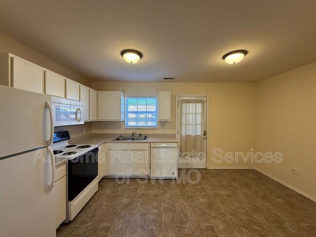 Foto del edificio - 1820 W Walnut Lawn St