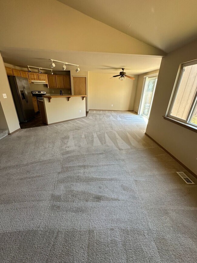 Foto del edificio - 3 Bedroom 2 Bath Home 2 Car Garage