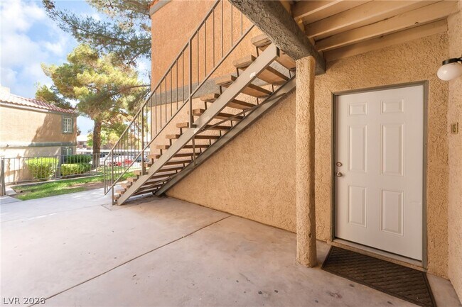 Building Photo - 230 Mission Newport Ln