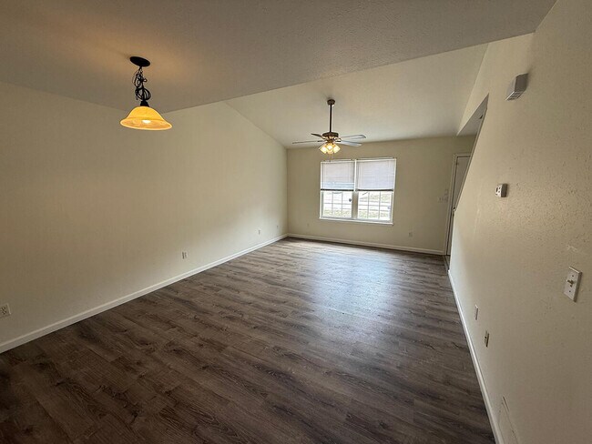 Foto del edificio - 1417 Raleigh Dr