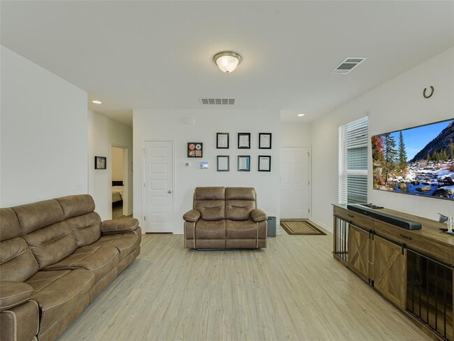 Foto del edificio - 6802 Tiznow Ln