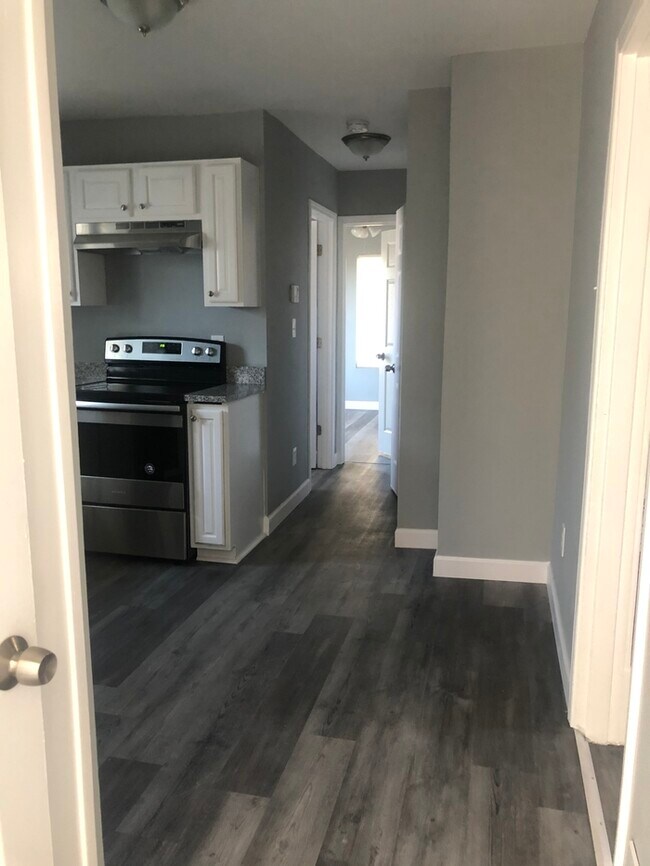 Building Photo - $1,050 A MONTH - NO SECTION 8