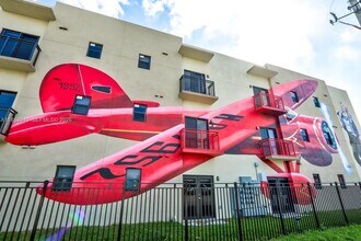 Building Photo - 339 W 78th Rd