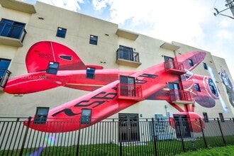 Building Photo - 339 W 78th Rd