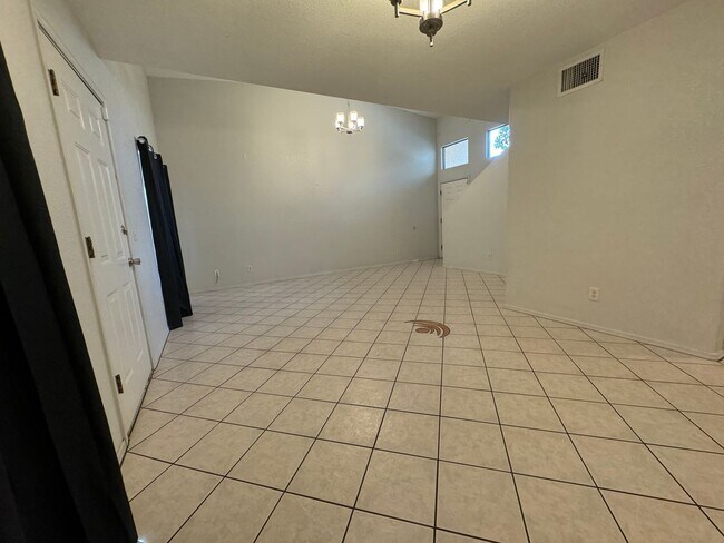 Foto del edificio - 3BR/2.5BA/2CG, 1,616 sq.ft. rental in Sier...