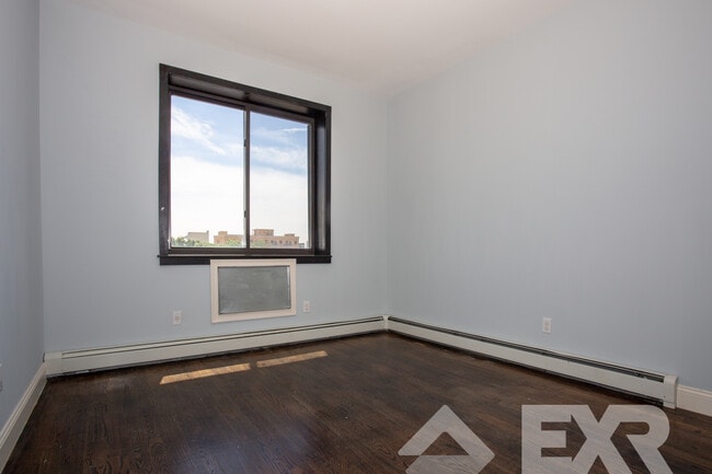 Building Photo - 39 Suydam St