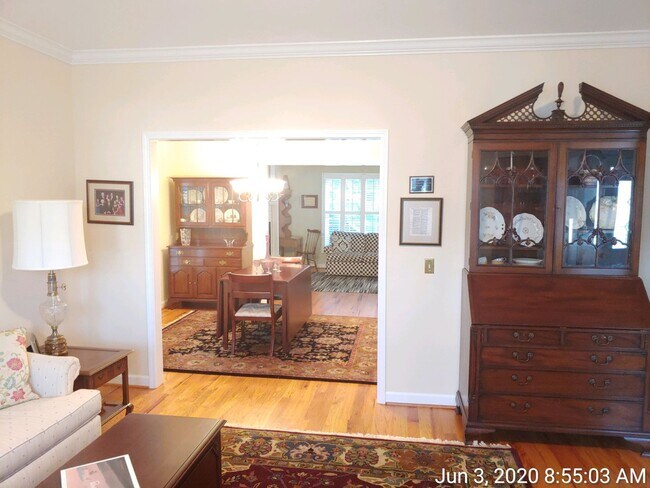 Building Photo - 3 Bedroom 2.5 Half Bath Townhouse with 2 C...