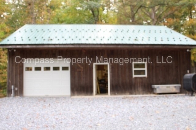 Building Photo - 561 N Sandy Hill Rd