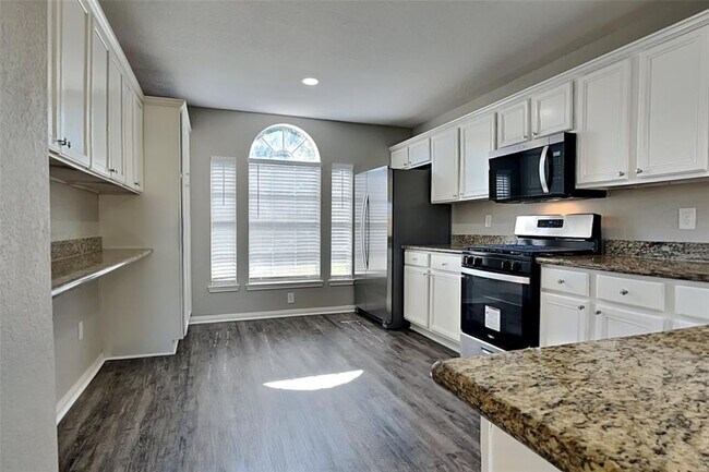 Building Photo - 22723 W Waterlake