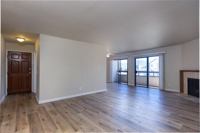 Building Photo - 424 Oak St