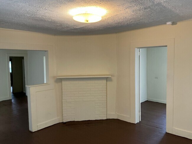 Foto del edificio - 821 Pearlie Bowden Dr