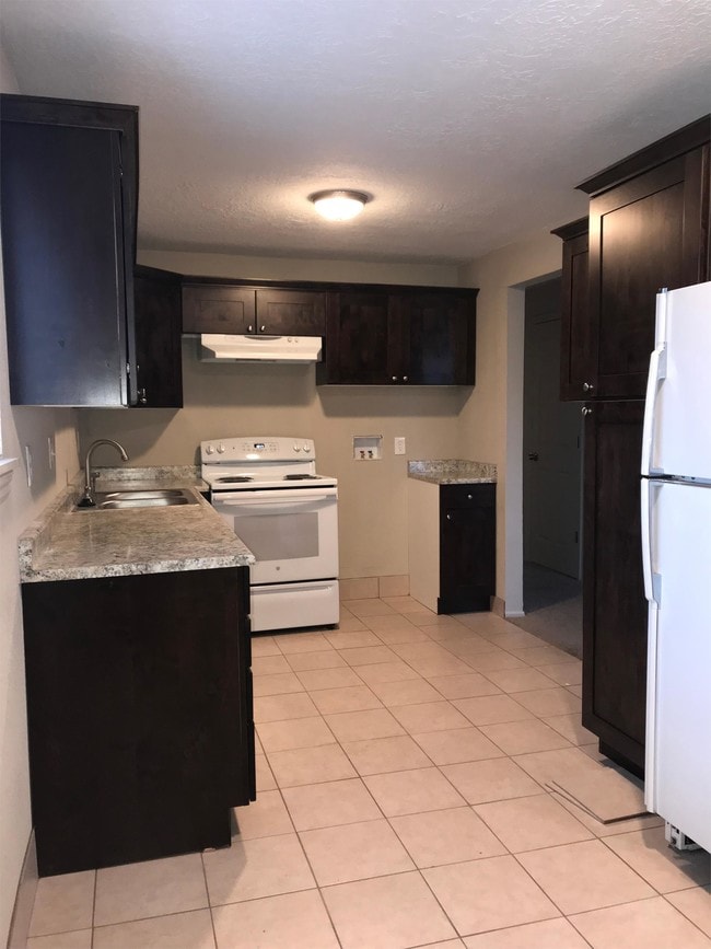 Building Photo - 2553 S Lake Park Cir