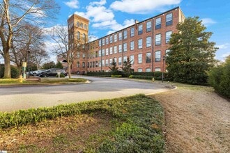 Building Photo - 400 Mills Ave